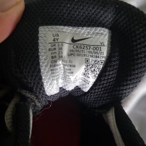 Big Girls softball turf shoes Nike size 4 - Picture 5 of 5